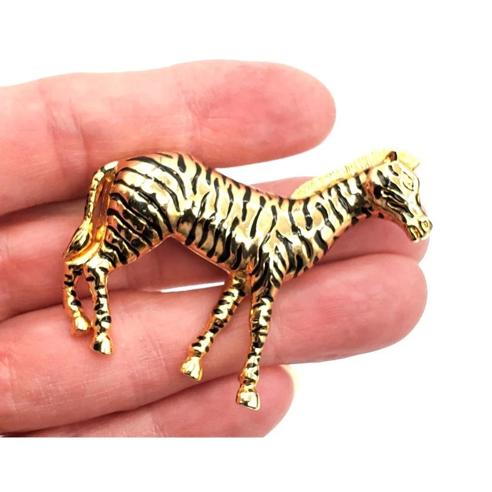 Vintage Gold Plate & Black Enamel Striped Zebra Brooch Pin